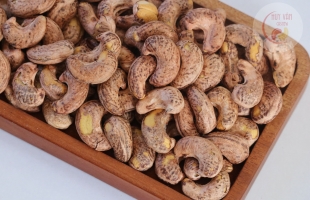 Why must cashew nuts be roasted with salt? - Tại sao hạt điều phải được rang với muối